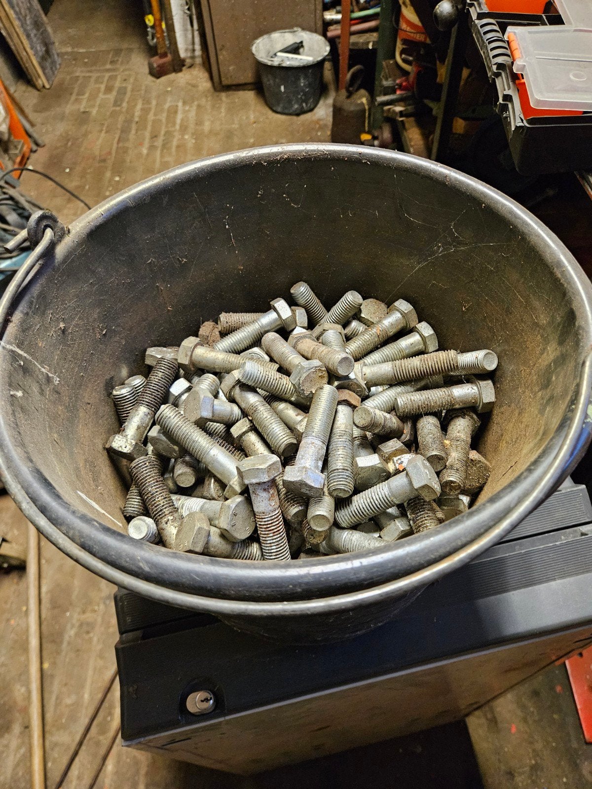 ca 200 stuks m8.8 M16 Bouten meeste zijn 75mm, Ophalen, Gebruikt, 50 tot 100 mm, Bouten of Moeren
