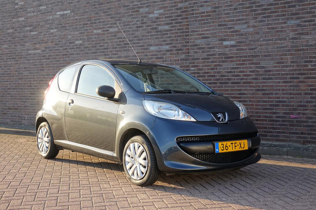 Peugeot 107 1.0-12V XR, keurig onderhouden, nieuwe APK en ni, Voorwielaandrijving, Gebruikt, 765 kg, 4 stoelen