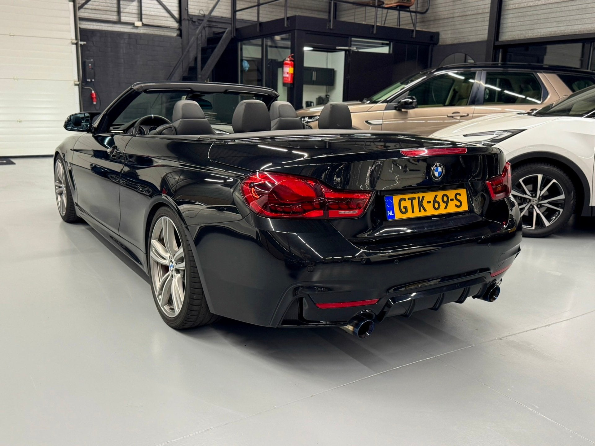 Foto 10 van BMW 4-serie Cabrio 435i M Sport 19''/HUD/NEKVERWARMING