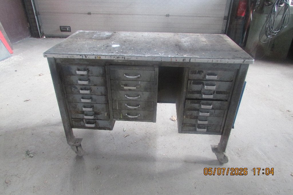 gereedschap wagen 2 X   en hydraulische pers, Ophalen, Gebruikt