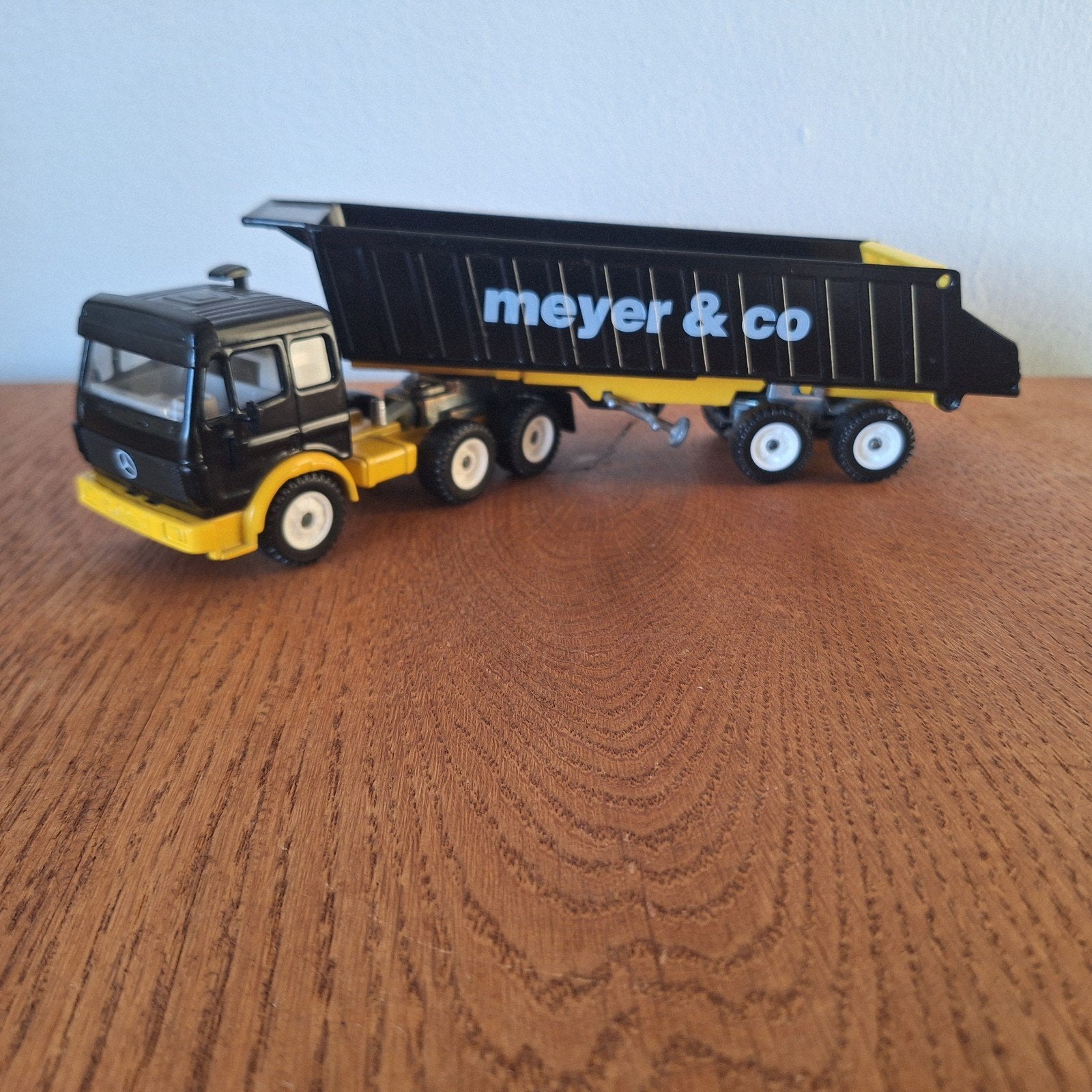 te koop Siku Mercedes-benz kipper, Ophalen of Verzenden, Zo goed als nieuw, Bus of Vrachtwagen, SIKU