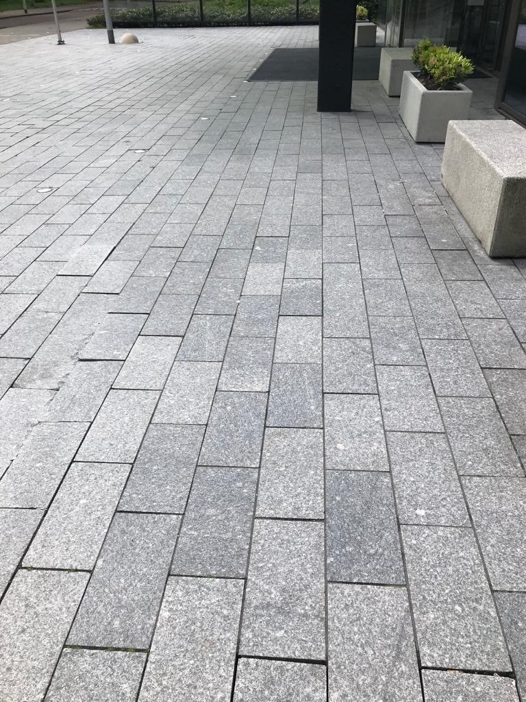 Prachtige granieten bestrating / tegels gevlamde bovenzijde, Ophalen of Verzenden, Zo goed als nieuw, Terrastegels, Talingweg 100