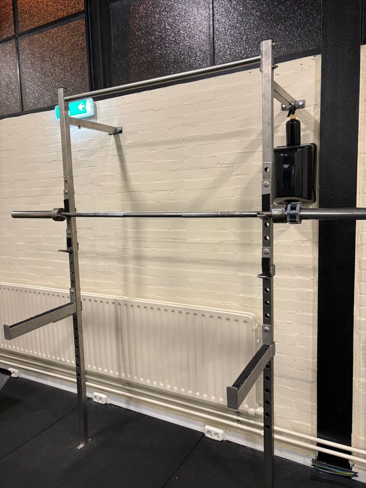 Wall Mounted Power Rack, Sport en Fitness, Ophalen, Zo goed als nieuw, Metaal, Krachtstation