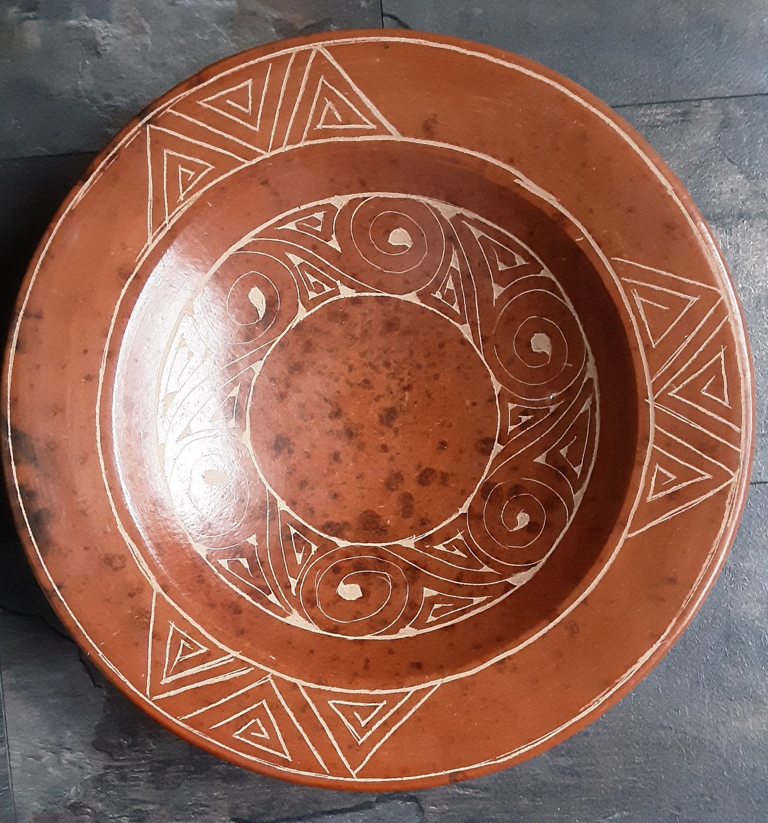 Decoratieve aardewerken schaal met geometrisch patroon, Ophalen of Verzenden
