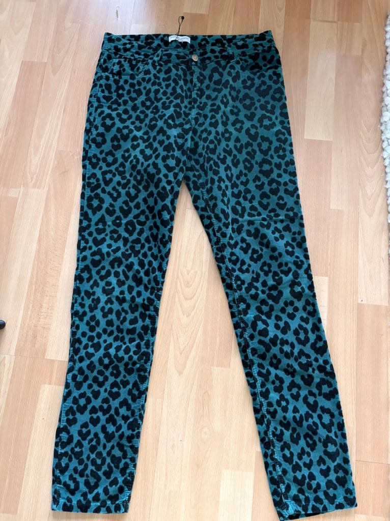 Fabienne Chapot groene corduroy panterprint broek mt 31 ZGAN, Kleding | Dames, Broeken en Pantalons, Maat 38/40 (M), Ophalen of Verzenden