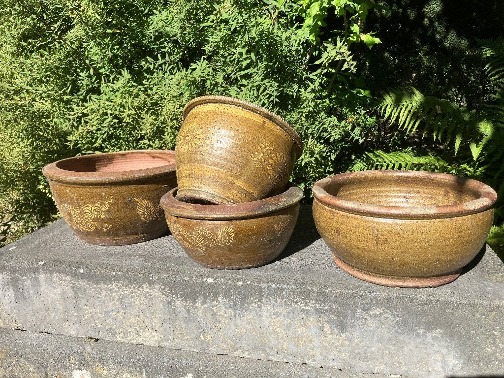 Vier aardewerk bloempotten met Chinese drakenfiguren., Tuin en Terras, Gebruikt, Rond, Minder dan 40 cm, Ophalen