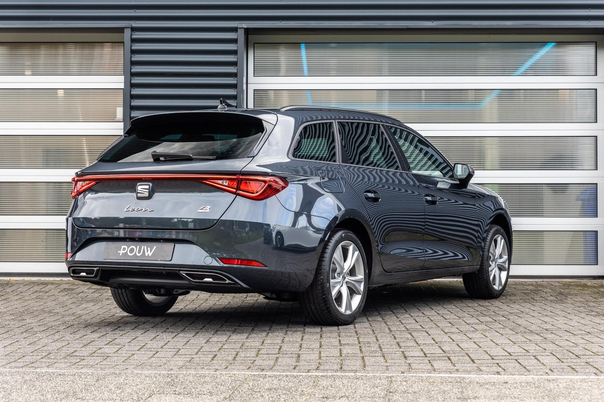 SEAT Leon Sportstourer 1.5 TSI 204pk DSG e-Hybrid FR Busines, Auto's, 12 maanden, Stof, 4 cilinders, 26 kWh