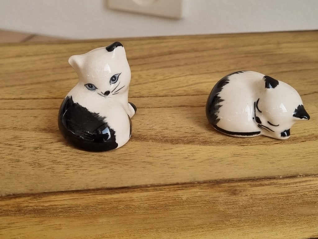 2 Mooie Vintage Poezen Beeldjes - Letterbak Szeiler England, Verzenden, Gebruikt, Dier