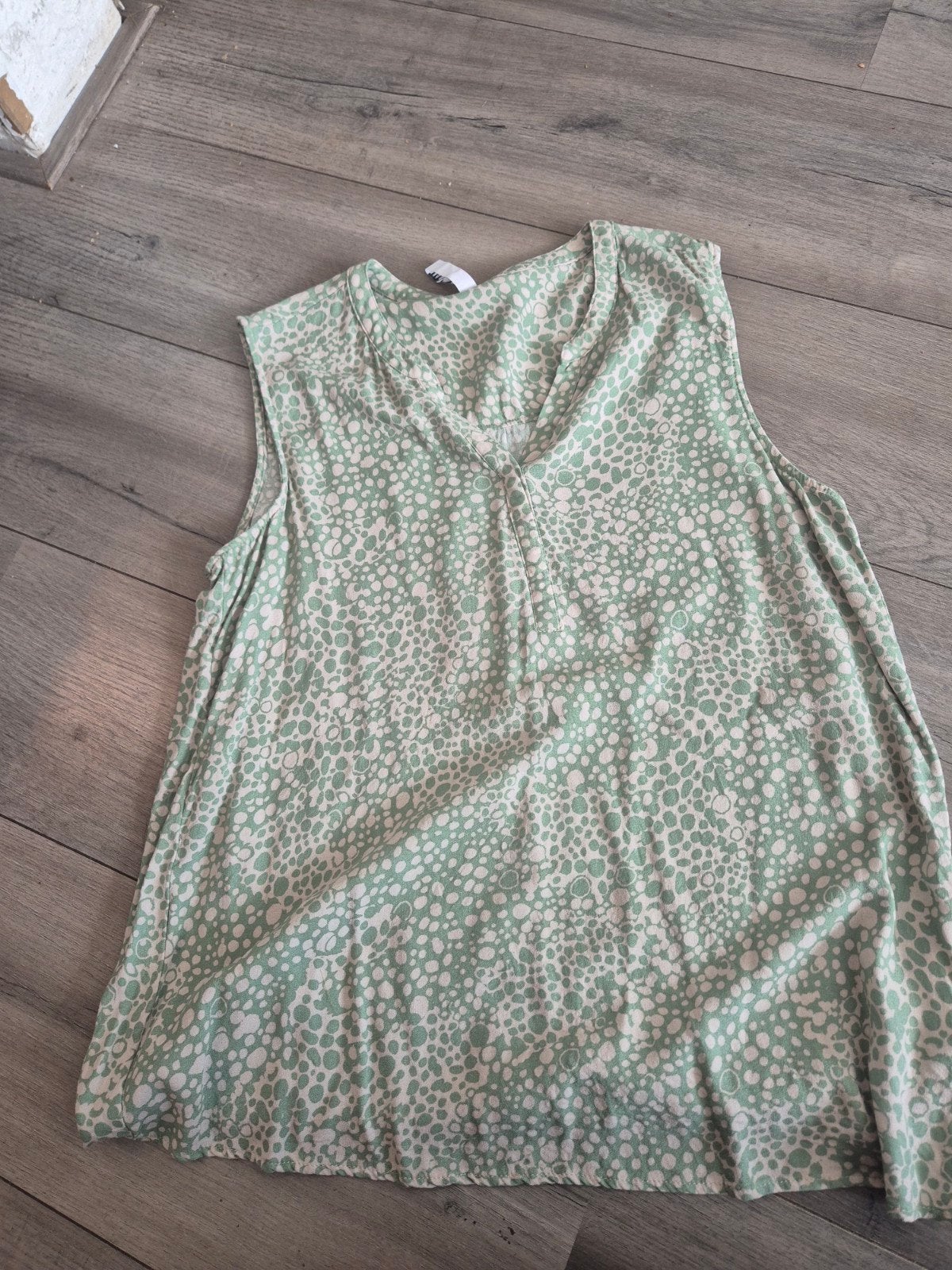 2 Zomer shirts, nieuw (één met kaartje), Beige, Maat 42/44 (L), Nieuw, Ophalen of Verzenden