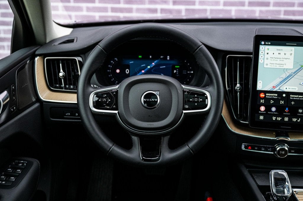Volvo XC60 2.0 T6 Plug-in hybrid AWD Plus Dark | Facelift |, Auto's, Volvo, 12 maanden, Gebruikt, Euro 6, 4 cilinders
