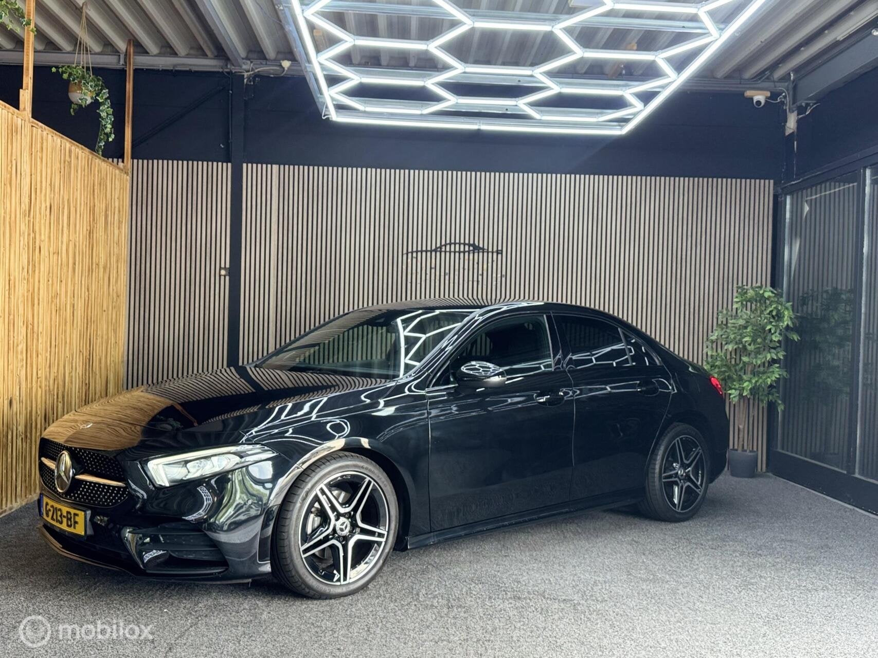 Mercedes A-klasse 200 Business Solution AMG|PDC|Cam |Carplay, Gebruikt, 4 cilinders, Origineel Nederlands, Bedrijf