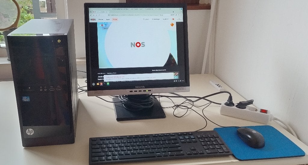 HP 110-303ND PC, Ophalen, Gebruikt, 2 tot 3 Ghz, Met monitor