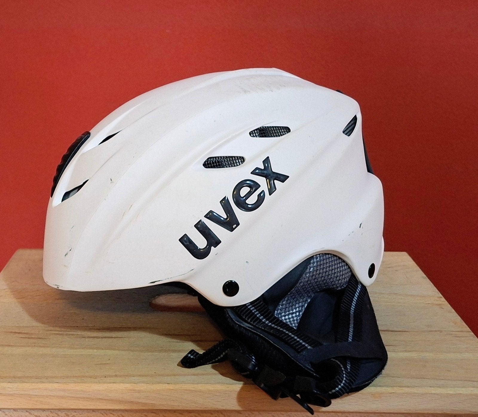 Skihelm UVEX wit, maat S (55-56 cm), Gebruikt, Overige typen, Skiën, Ophalen