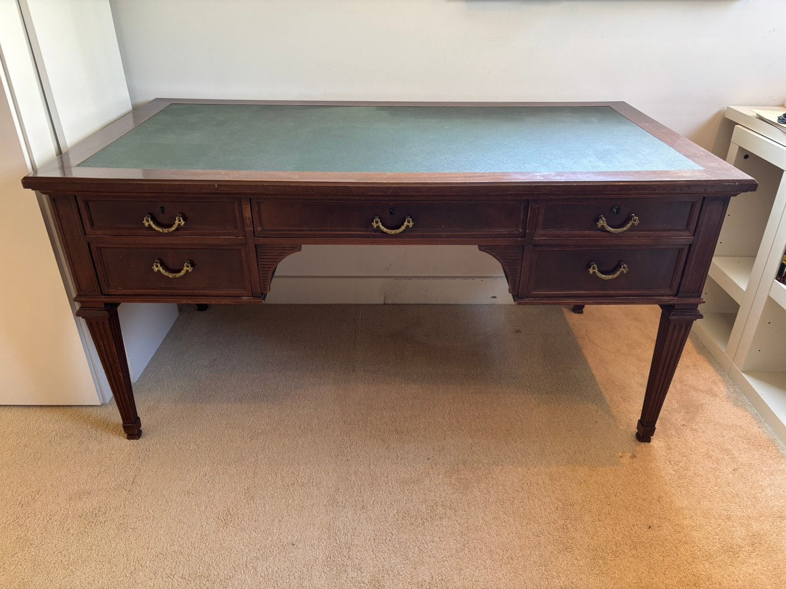 Klassiek bureau met lades, Ophalen, Met lades, Gebruikt, Hout