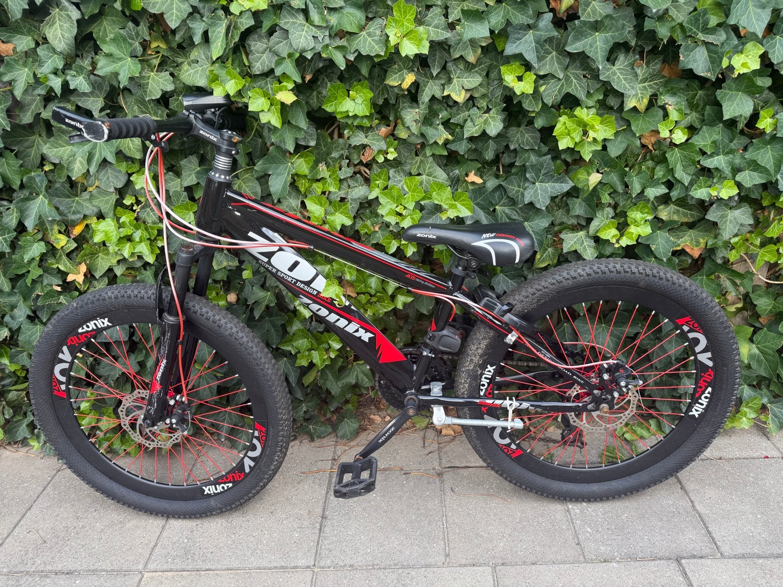 Zonix Mountainbike Zwart/Rood 24 inch, Gebruikt, Vering, Minder dan 49 cm, Overige maten