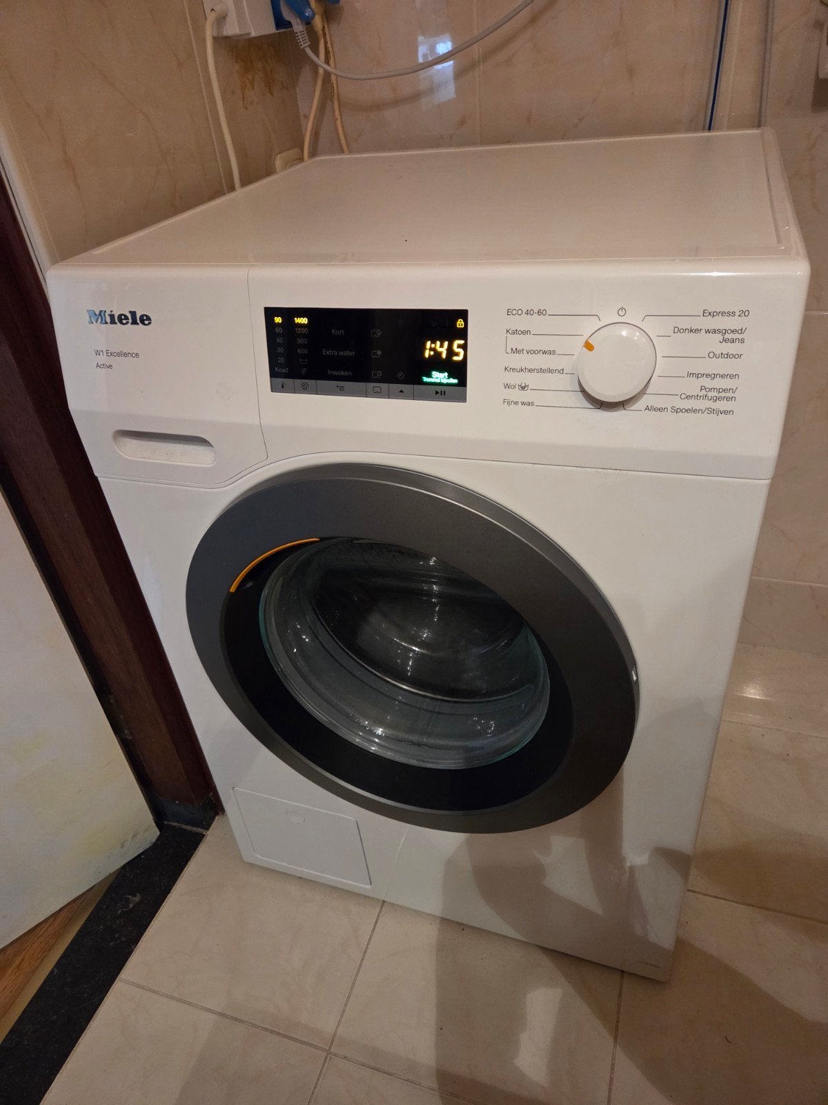 Miele W1 Excellence Active Wasmachine - Zo goed als nieuw, Ophalen, 1200 tot 1600 toeren, Carl-Miele-Straße 29, 33332 Gütersloh, Duitsland