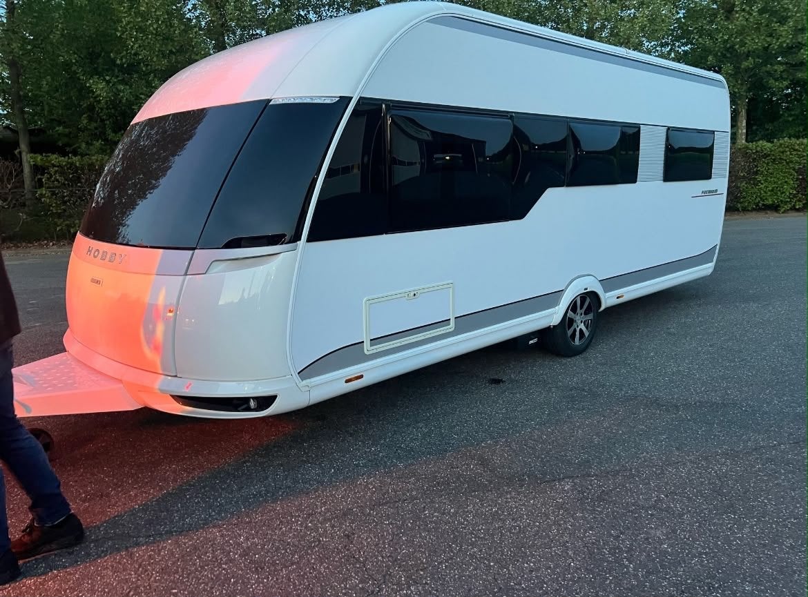 Hobby 560 CFE Premium - Luxe en Ruime Caravan airco mover, Rondzit, Hobby, Frans bed, Particulier