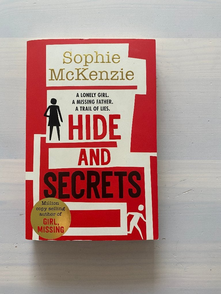 Engels thriller boek Hide and Secrets (Sophie McKenzie), Boeken, Sophie McKenzie, Ophalen of Verzenden, Zo goed als nieuw, Fictie