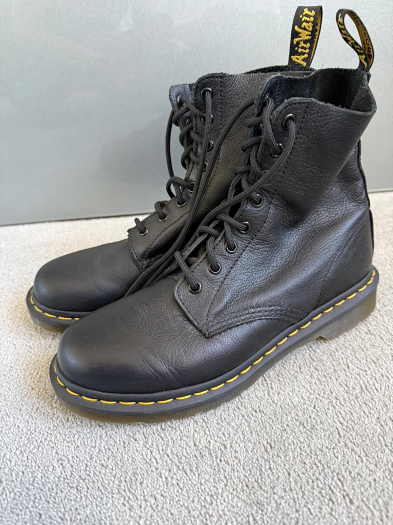 Dr Martens leder maat 40 als nieuw leer, Zwart, Lage of Enkellaarzen, Ophalen of Verzenden, Zo goed als nieuw