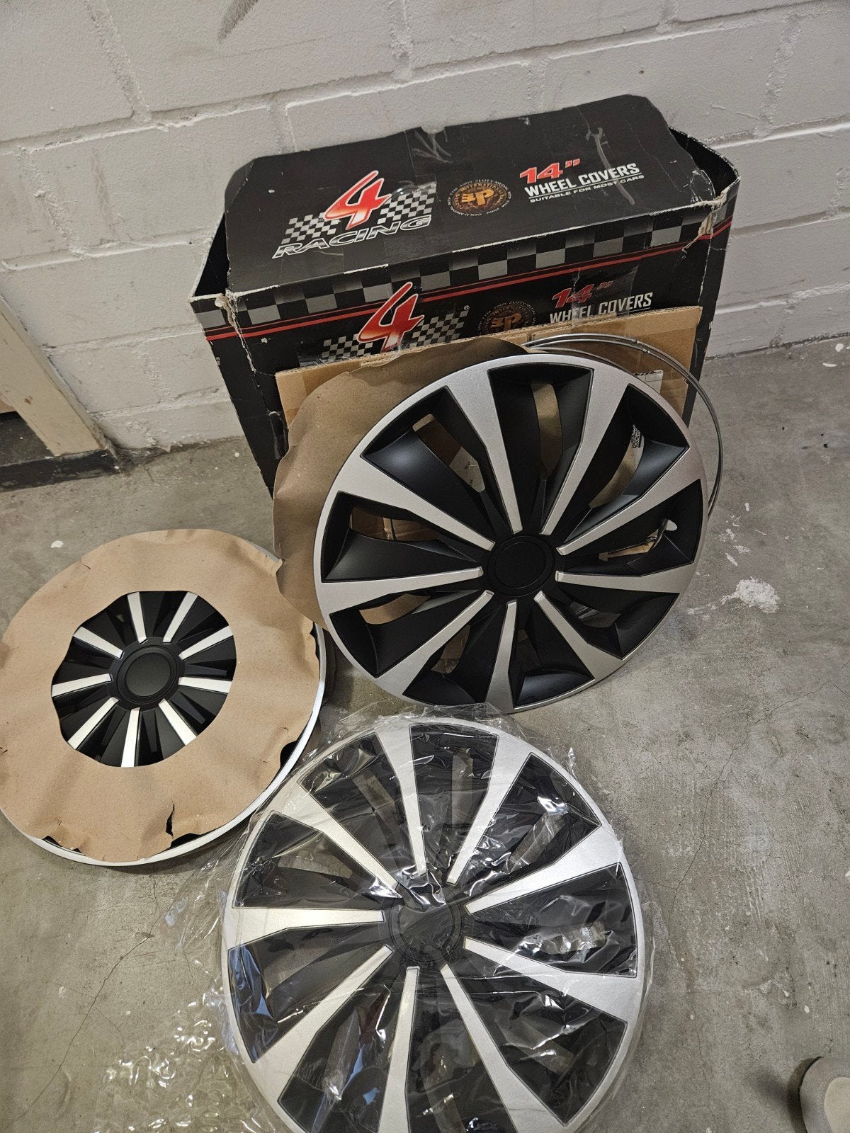 3x Nieuwe 14 inch wieldoppen (1 wieldop ontbreekt), Ophalen of Verzenden, Nieuw