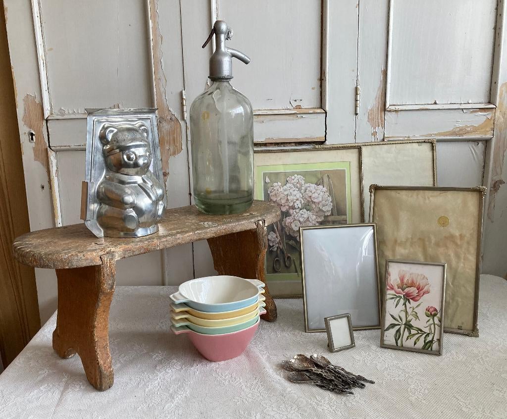 Brocante chocolademal - soepkom - fotolijstjes - lepeltjes, Ophalen of Verzenden