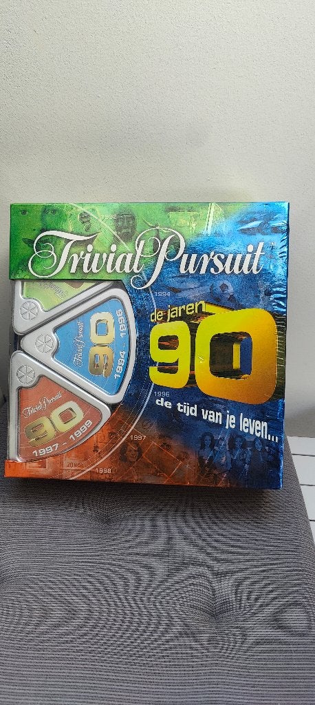 Trivial Pursuit de jaren 90, Vijf spelers of meer, Ophalen, Zo goed als nieuw, Parker
