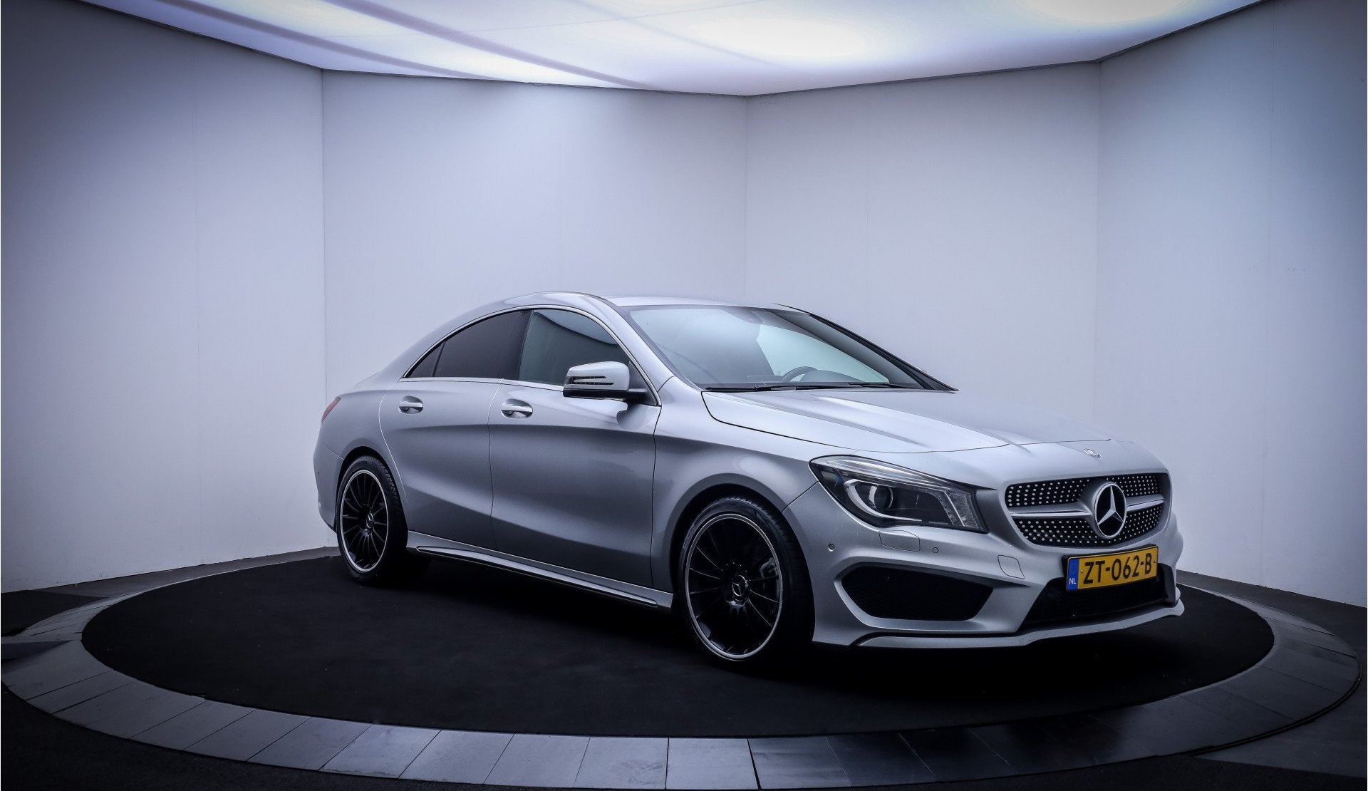 Mercedes-Benz CLA-Klasse 200 AMG Styling Edition 1 VOLL. LED, CLA, Gebruikt, Bedrijf, Handgeschakeld