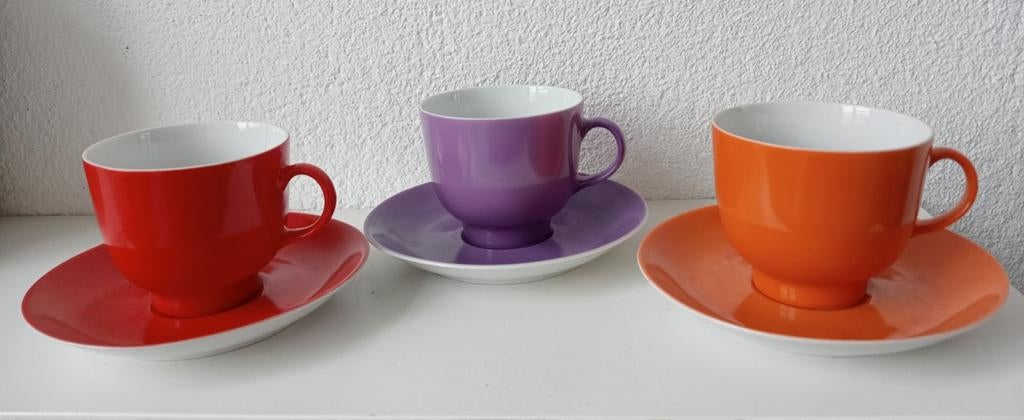 3 kleurrijke kop en schotels van Bavaria rood, paars, oranje, Antiek en Kunst, Ophalen of Verzenden