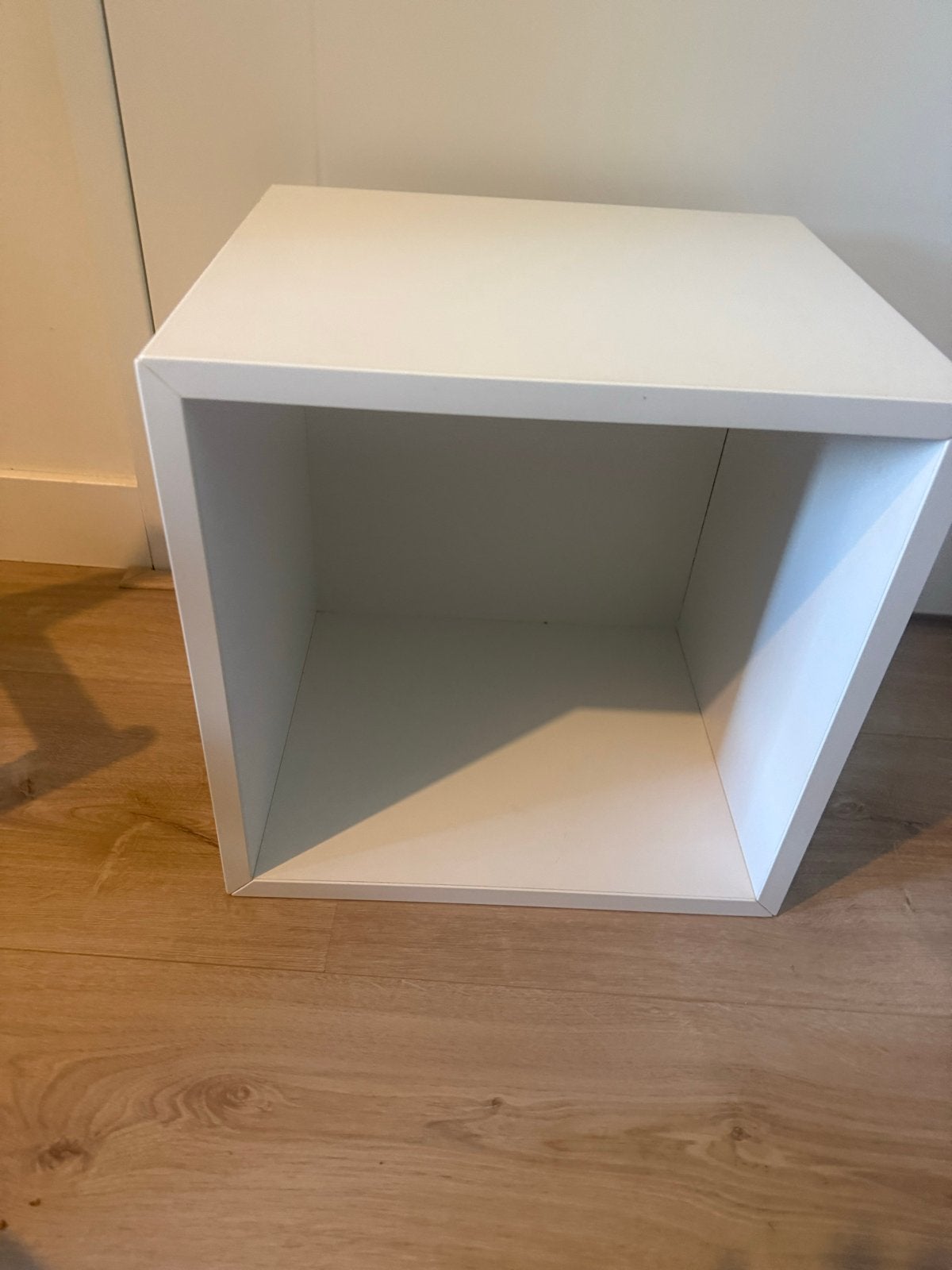 Eket ikea Wit kubusvormig bijzettafeltje/opbergmeubel, Huis en Inrichting, Ophalen, Gebruikt