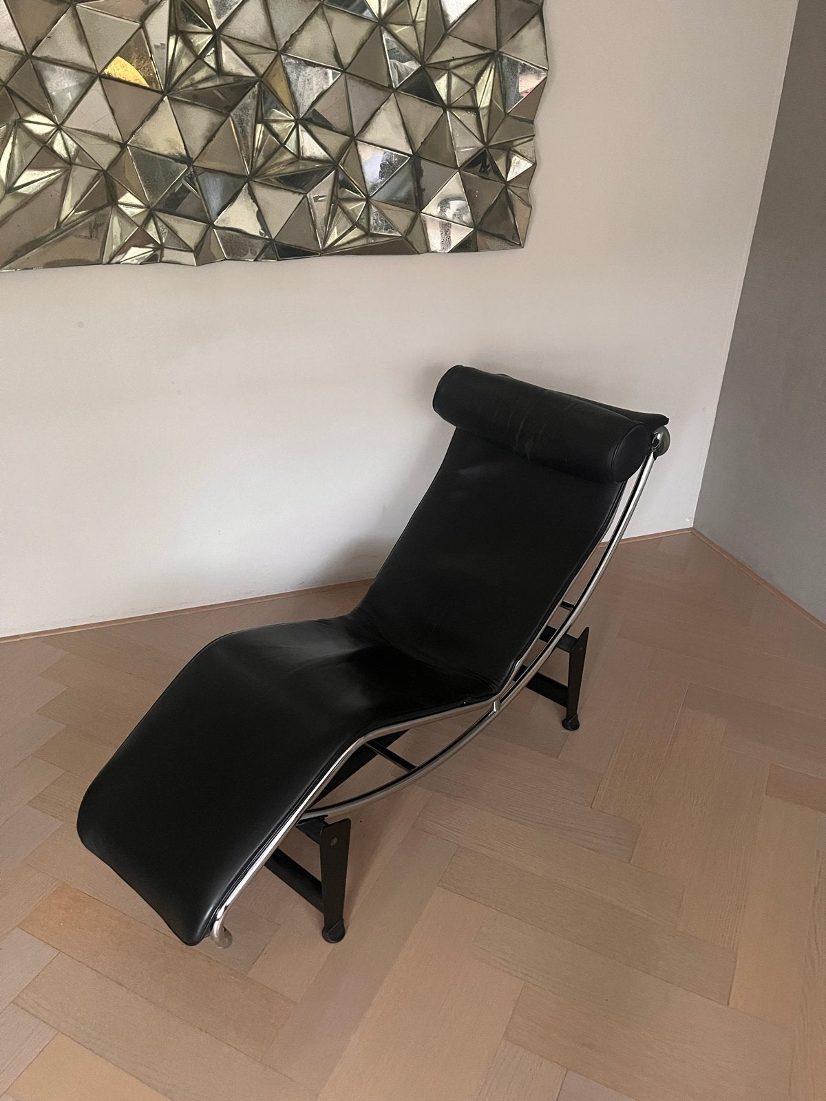 Cassina LC4 Chaise Longue Zwart Leer – Chroom 29 jaar oud, Ophalen, Gebruikt, Zwart, Leer