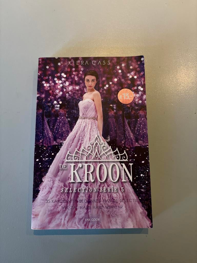 De Kroon - Selection Serie 5 - Kiera Cass, Boeken, Romans, Ophalen of Verzenden, Zo goed als nieuw, Nederland