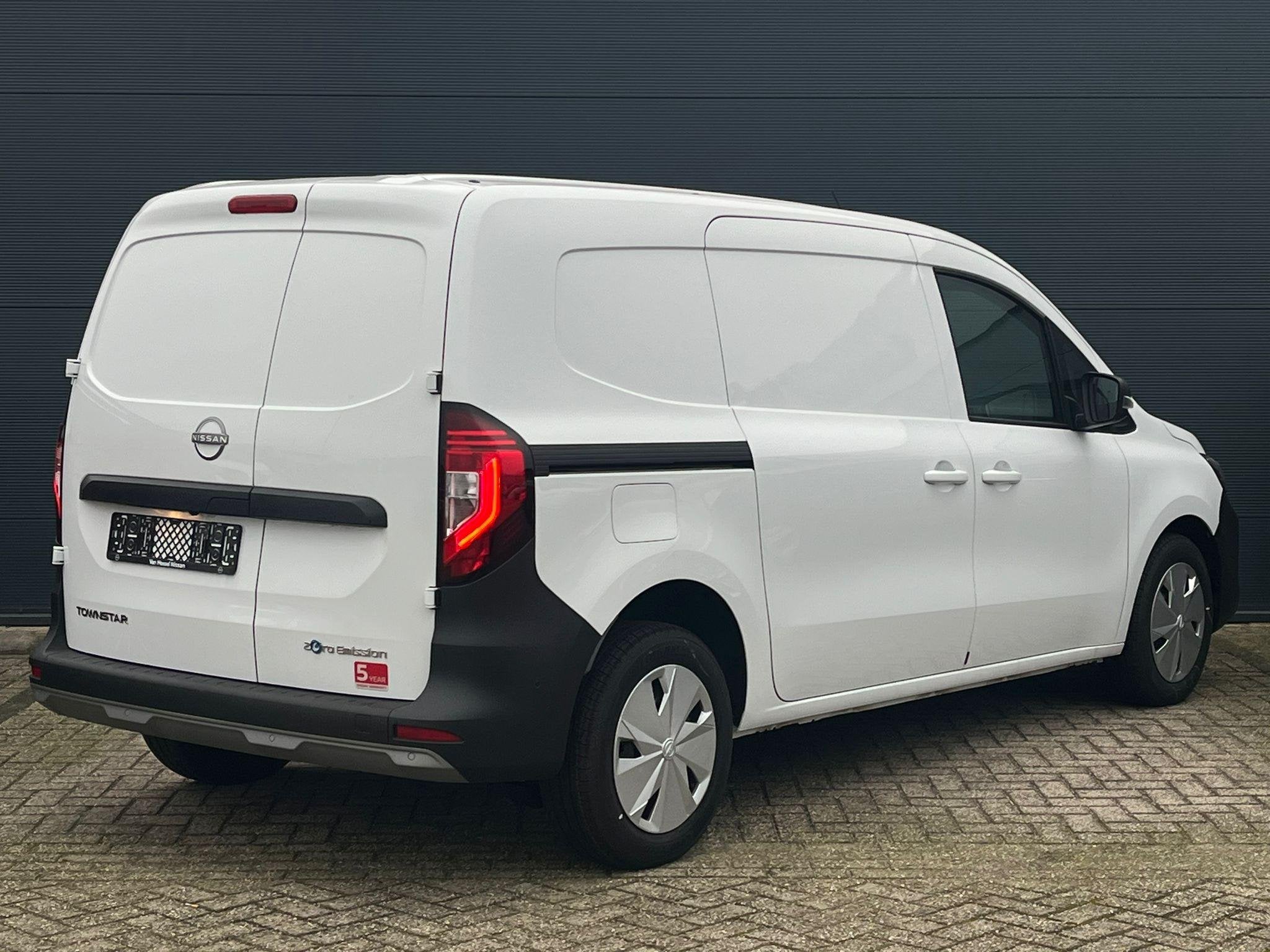 Nissan Townstar N-Connecta L2 45 kWh 123PK | UIT VOORRAAD LE, Auto's, Bestelauto's, Stof, Parkeersensor, Nieuw, 1697 kg