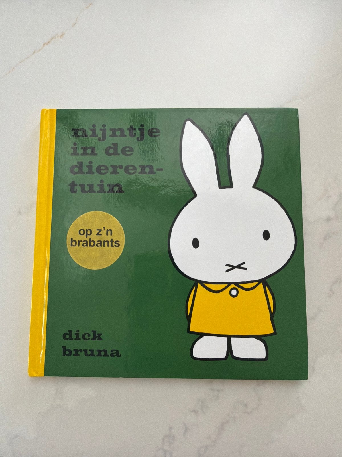 Nijntje in de dierentuin op z'n Brabants - Dick Bruna, Fictie algemeen, Jongen of Meisje, Ophalen of Verzenden, Zo goed als nieuw