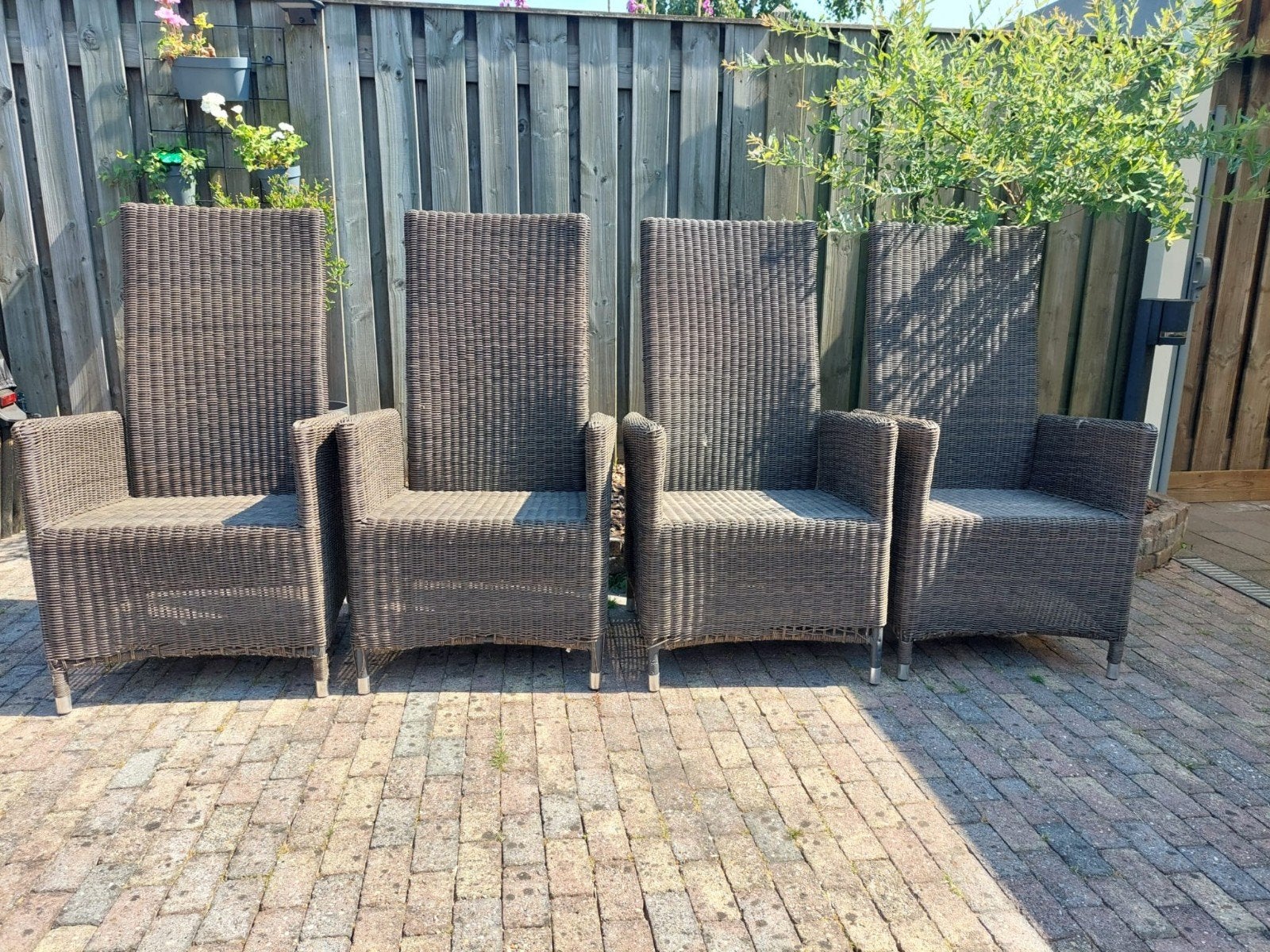 6 Wicker Tuinstoelen: 4 Hoge en 2 Lage Modellen, Ophalen of Verzenden, Gebruikt, Wicker