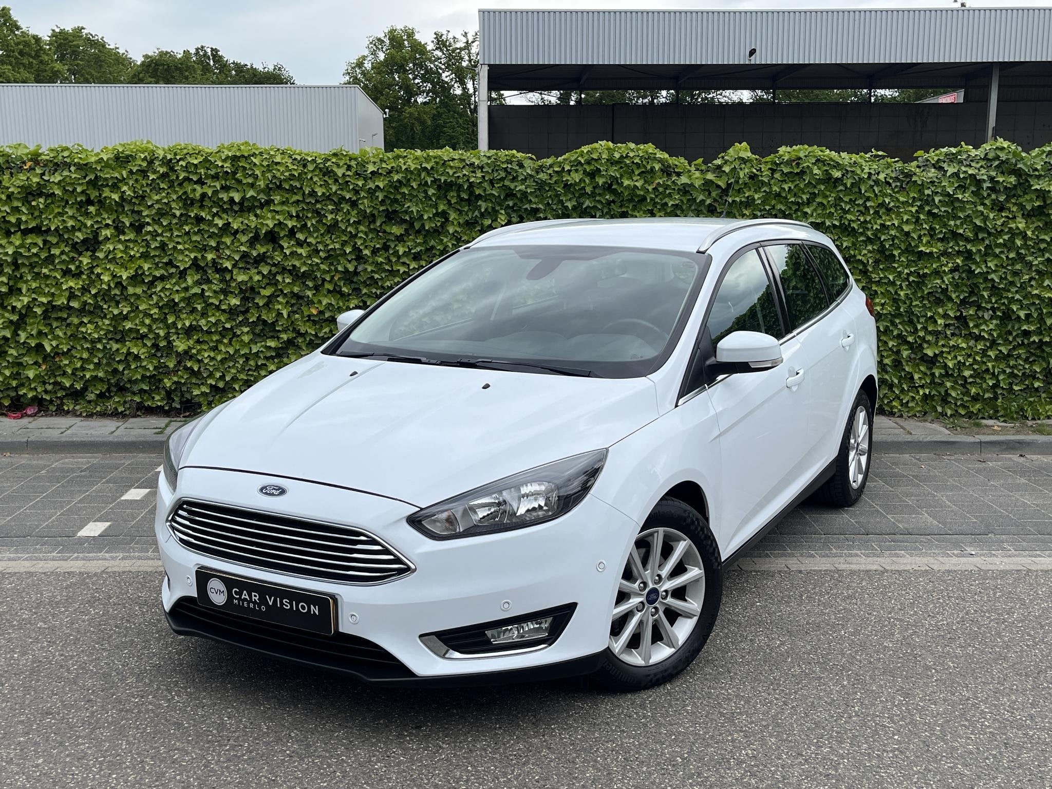 Ford Focus Wagon 1.0 Titanium * Navi * Nieuwe Distr. * Garan, Gebruikt, Euro 6, Wit, Start-stop-systeem