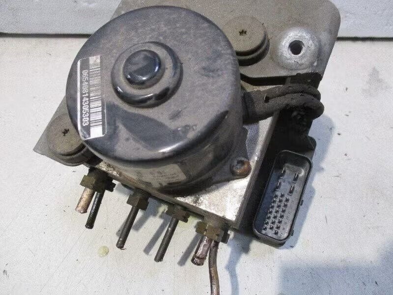 ABS POMP Volvo S80 (TR / TS) (01-1998/02-2008) (9496941), Auto-onderdelen, Gebruikt, Ophalen of Verzenden, Volvo, Sodener Straße 9 65824 Schwalbach, DE