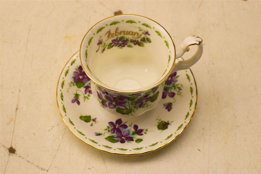 Royal albert porseleinen kop en schotel 49645, Huis en Inrichting, Keuken | Servies, Gebruikt, Ophalen of Verzenden, Bord(en)
