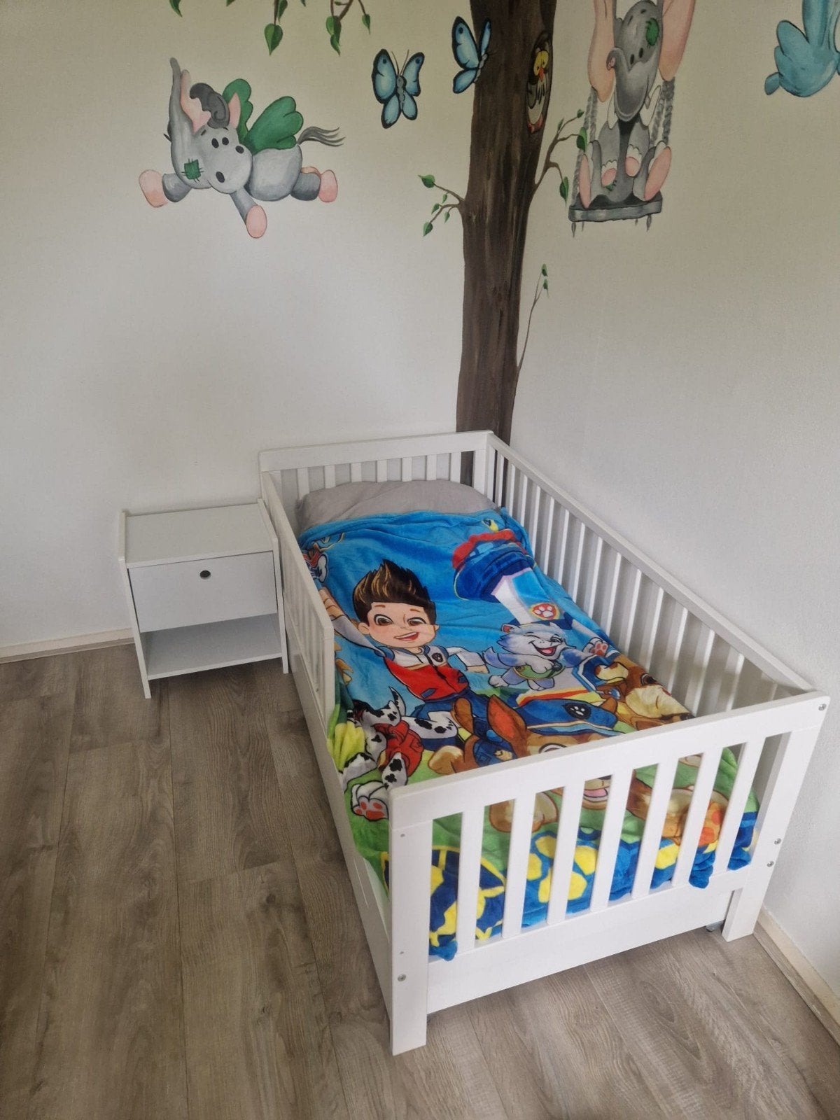 Petit Amelie peuterbed met nachtkastje en matras, Ophalen, Gebruikt, Wit, 190 cm of minder