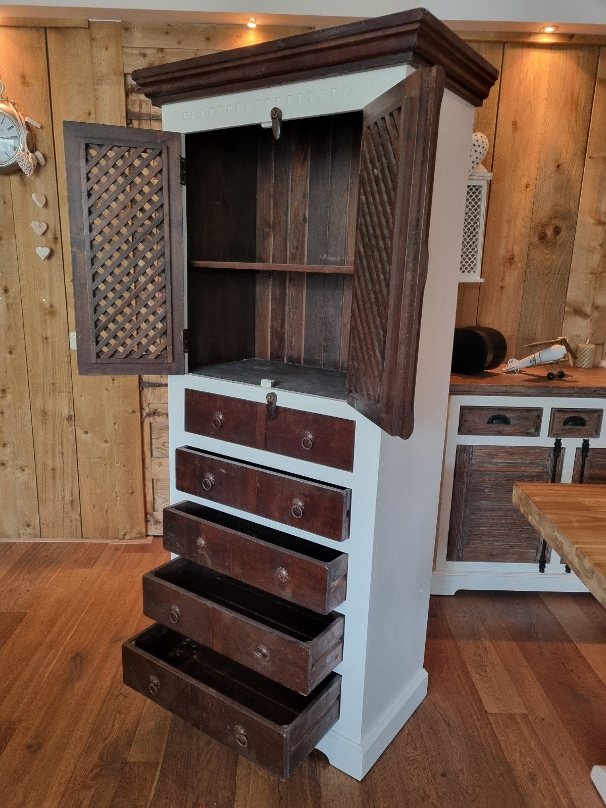 landelijke Brocante Vitrinekast € 150.-, Huis en Inrichting, Ophalen of Verzenden, Gebruikt, 25 tot 50 cm, 150 tot 200 cm