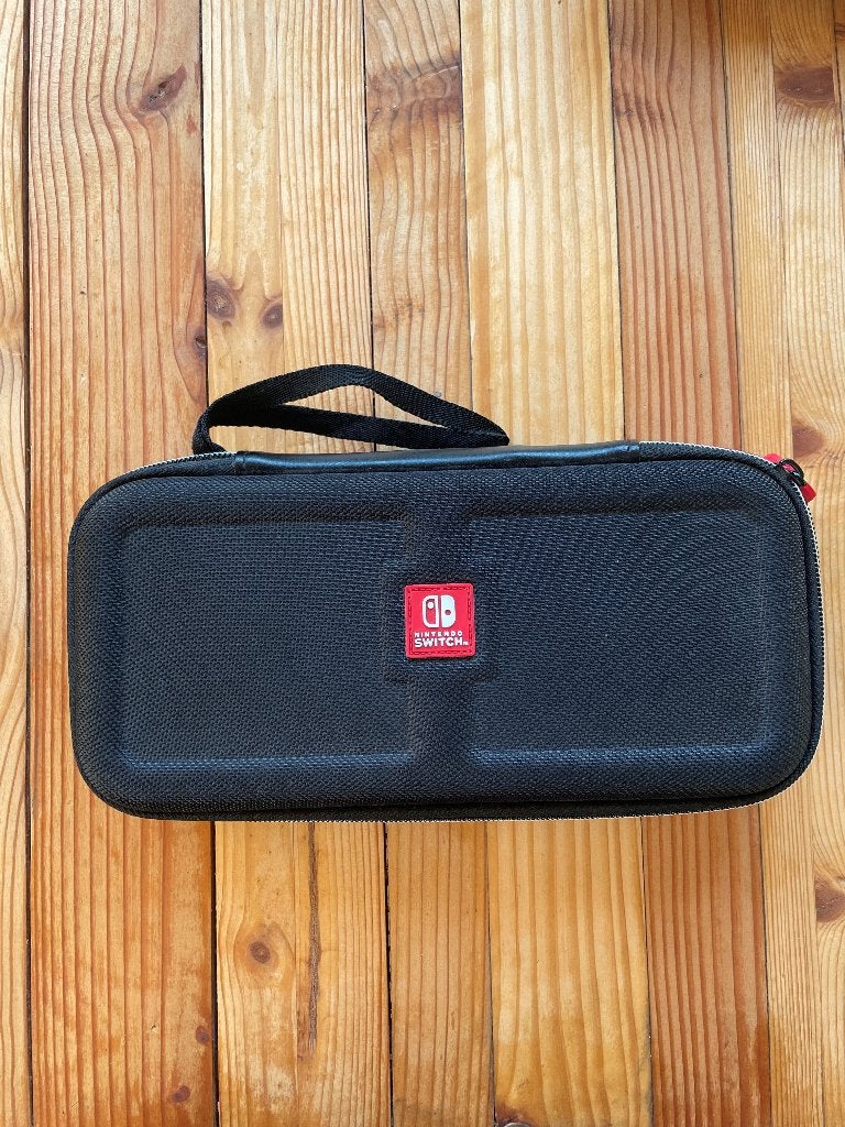 Nintendo Switch OLED travel case, Ophalen of Verzenden, Zo goed als nieuw, Met 1 controller, Switch OLED