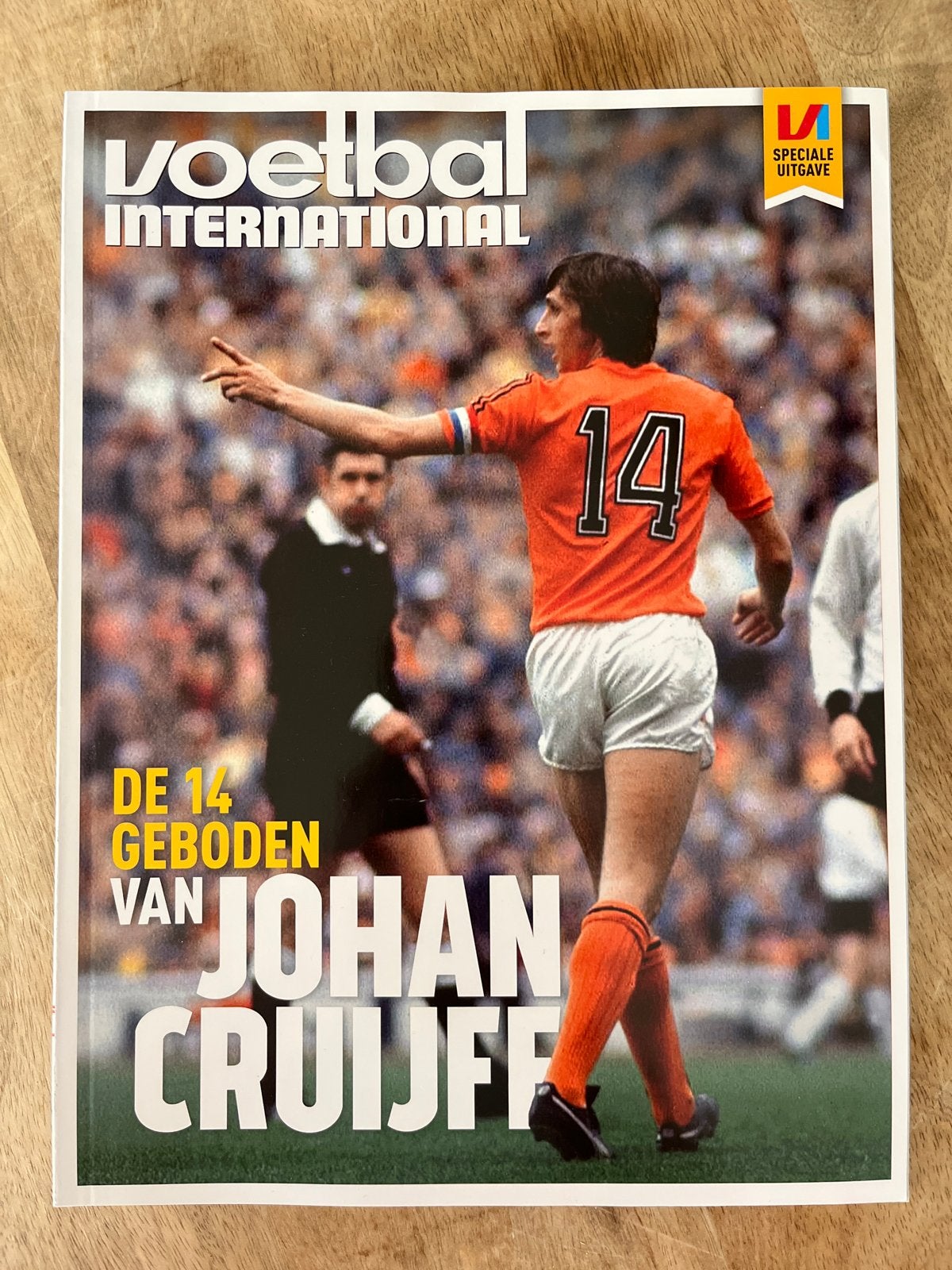 Voetbal International: De 14 Geboden van Johan Cruijff, Ophalen of Verzenden, Zo goed als nieuw, Sport en Vrije tijd