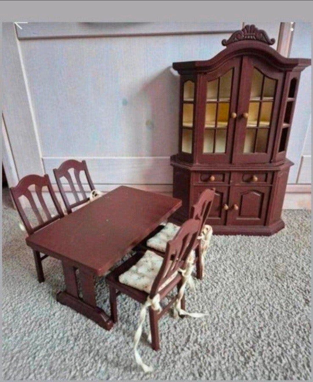 Barbie Meubels: Eetkamerset en Vitrinekast, Ophalen of Verzenden, Gebruikt, Toebehoren
