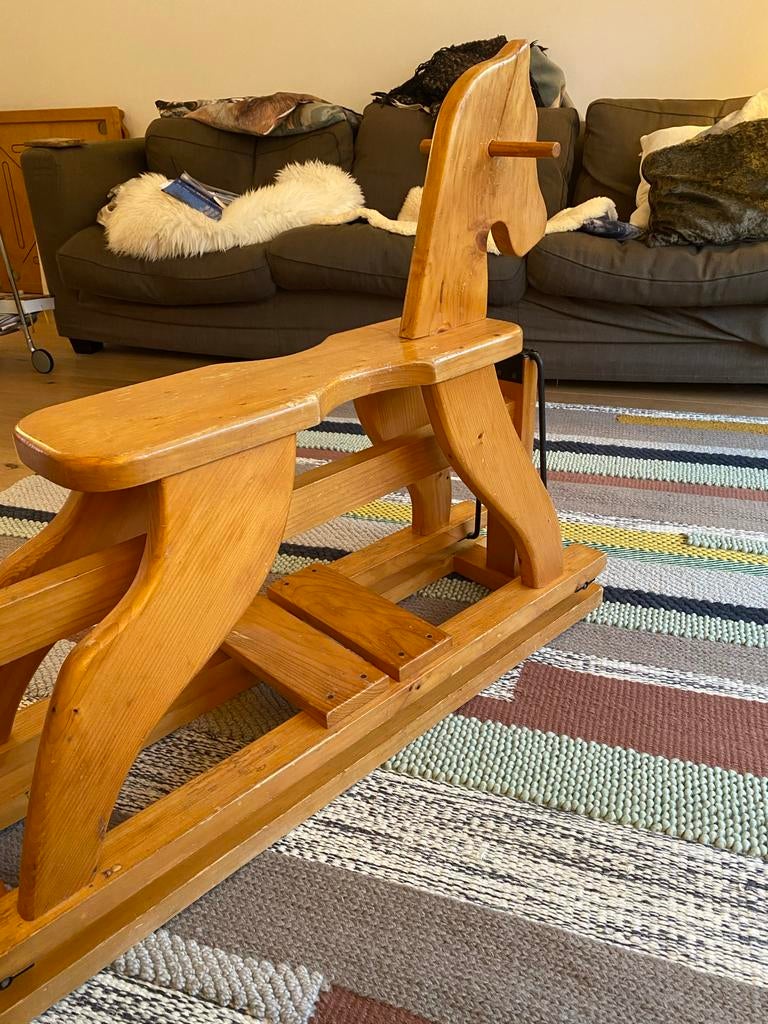 Houten hobbelpaard, Ophalen, Gebruikt