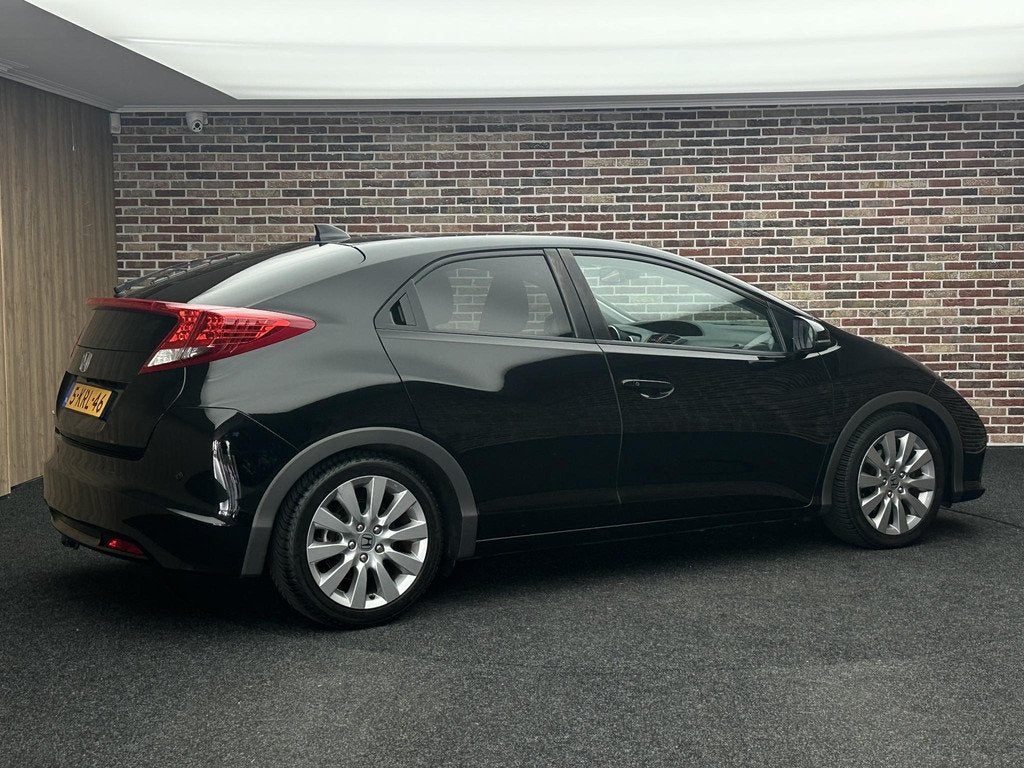 Honda Civic 1.8 Executive Automaat Trekhaak Xenon Camera Nav, Gebruikt, Euro 6, 4 cilinders, Zwart
