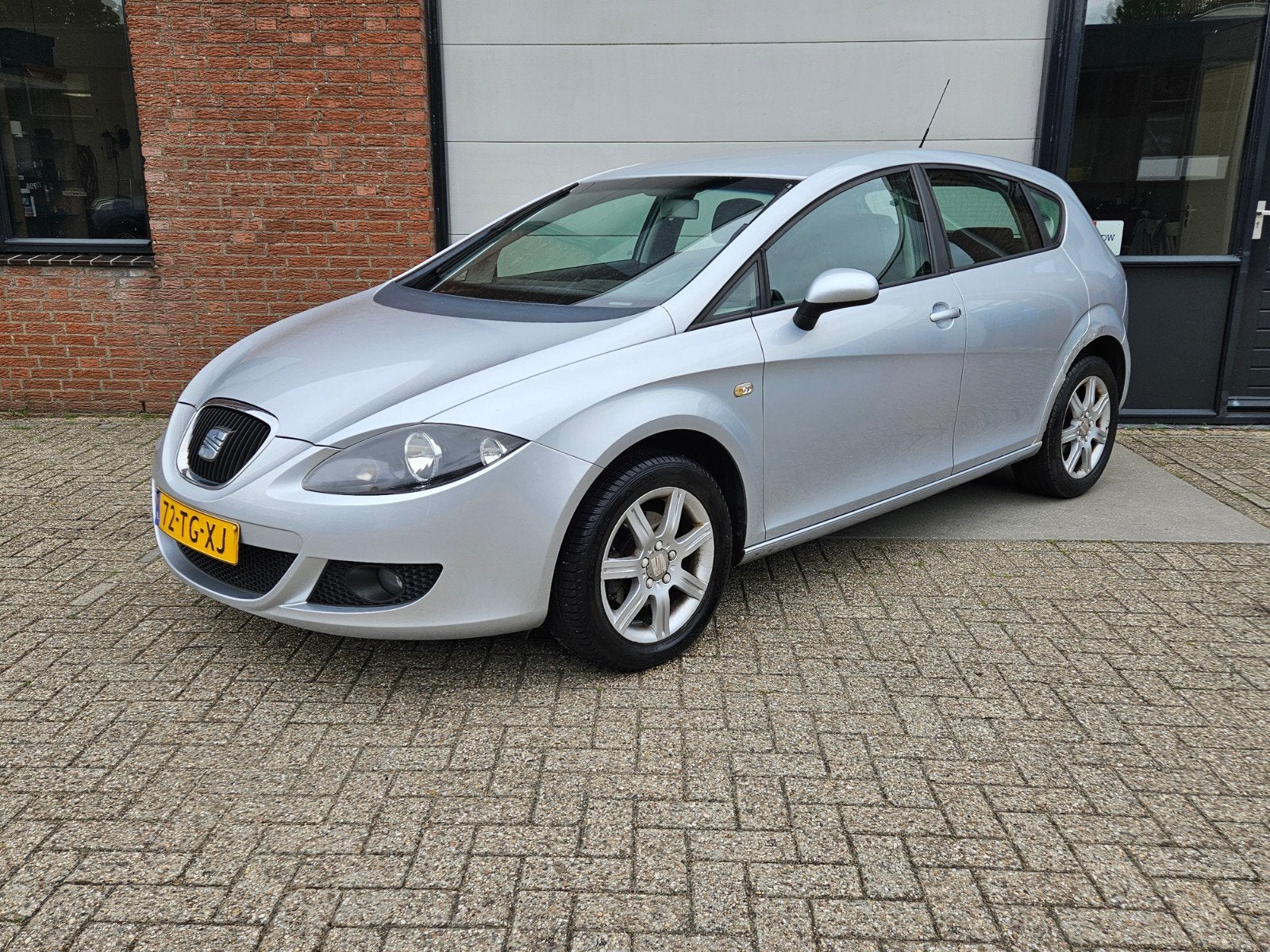 Seat Leon 1.6 75KW 2006 AIRCO CRUISE RIJDT GOED NIEUWE APK!, Auto's, Seat, Stof, 4 cilinders, Leon, Grijs