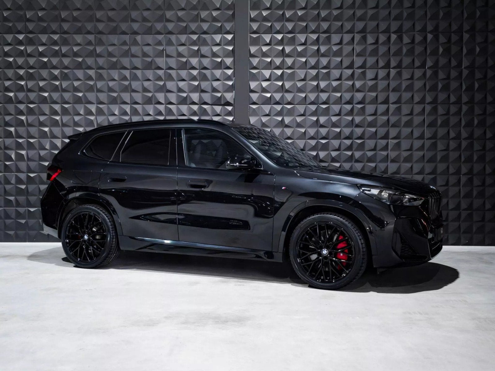 BMW X1 Sdrive18ia 136pk 2024 Zwart, Auto's, Zwart, Zwart, Particulier, Geïmporteerd