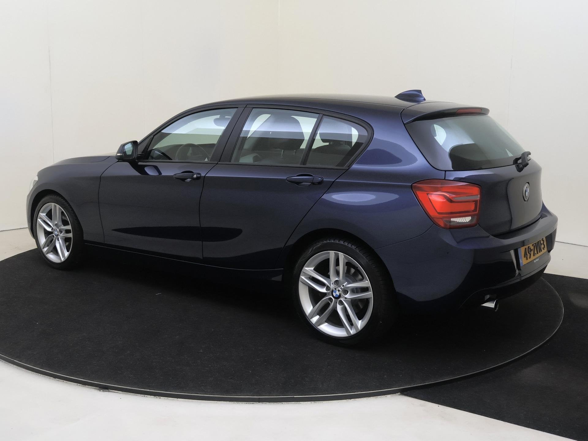 BMW 1-serie 118i Upgrade Edition | airco | bi-xenon koplampe, Auto's, Euro 5, Achterwielaandrijving, Gebruikt, Zwart