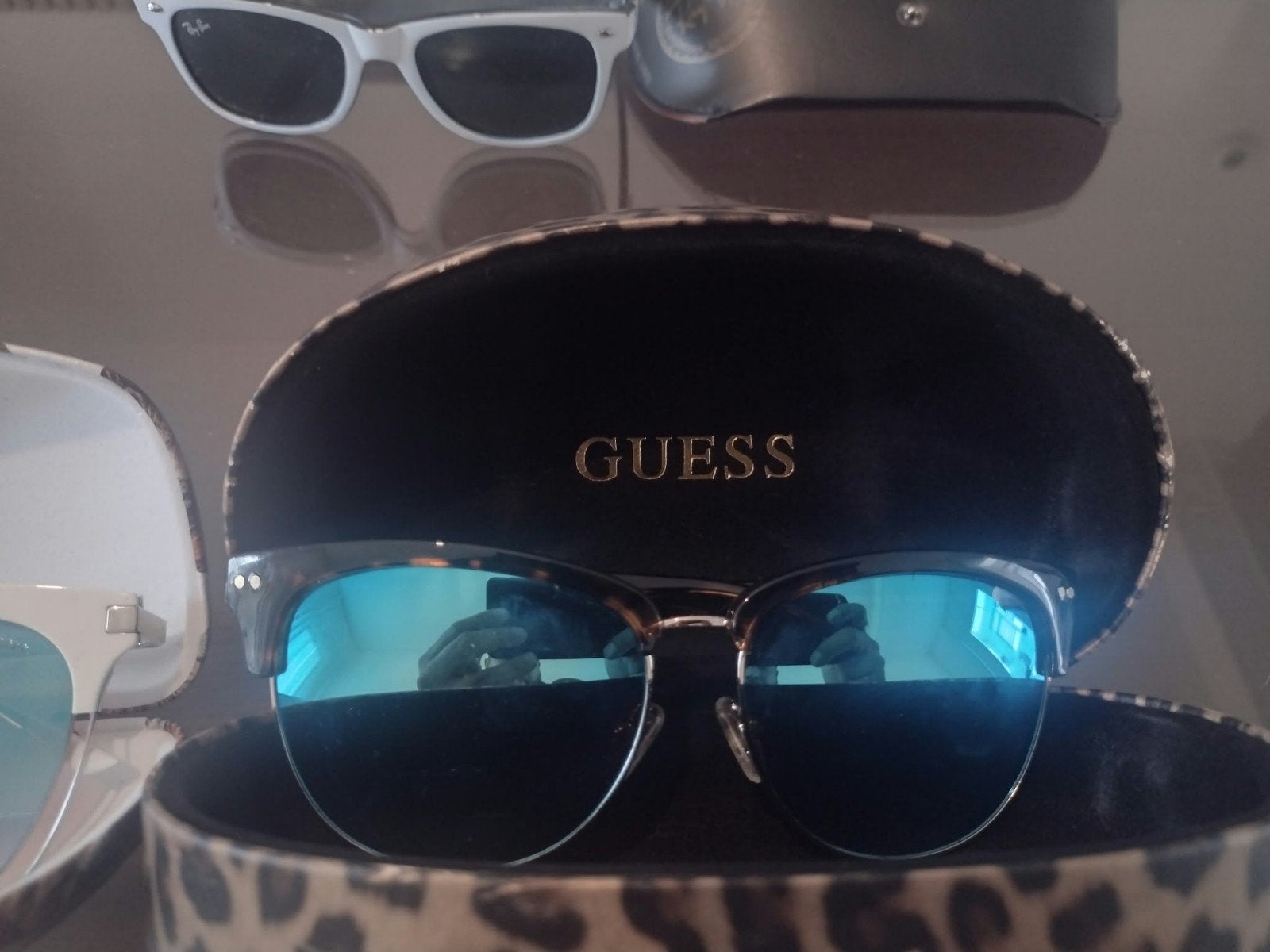Guess Zonnebril met Blauwe Spiegelglazen, Sieraden, Tassen en Uiterlijk, Zonnebril, Blauw, Zo goed als nieuw, Ophalen