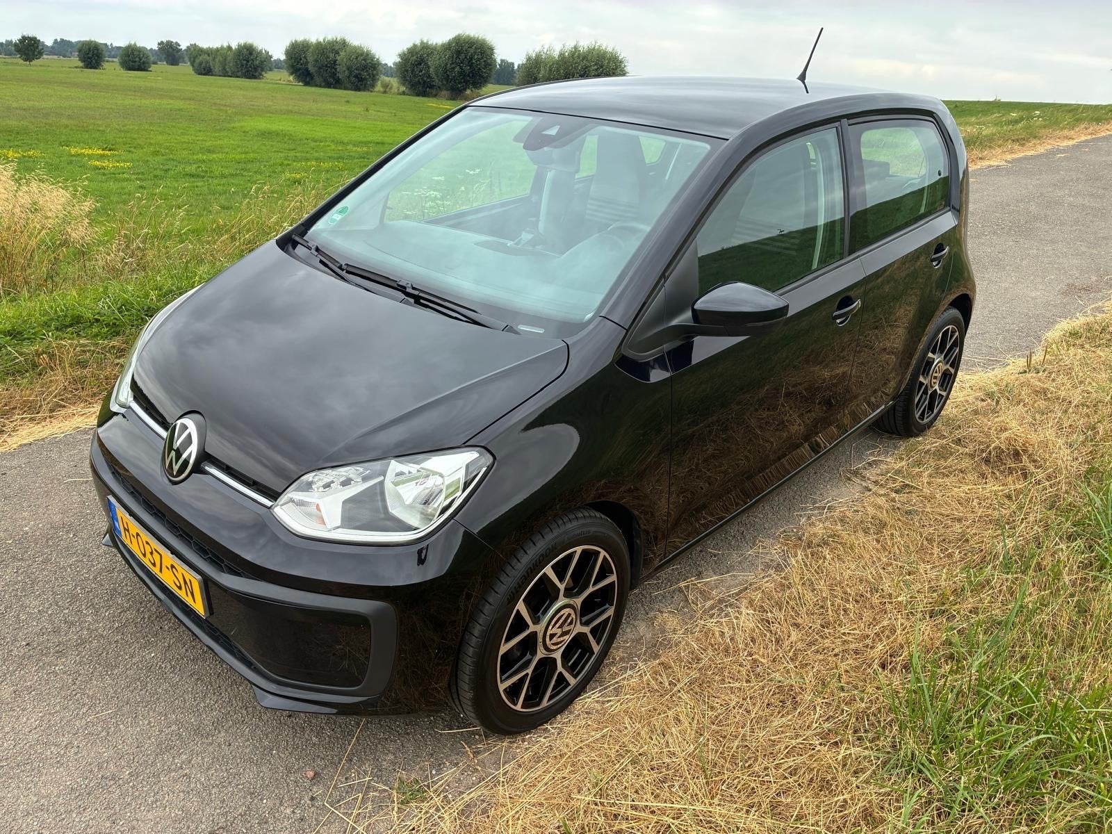 Volkswagen up! 1.0 60PK 5D BMT 2020 Zwart, camera, PDC, CC, Auto's, Voorwielaandrijving, Stof, 4 stoelen, Zwart
