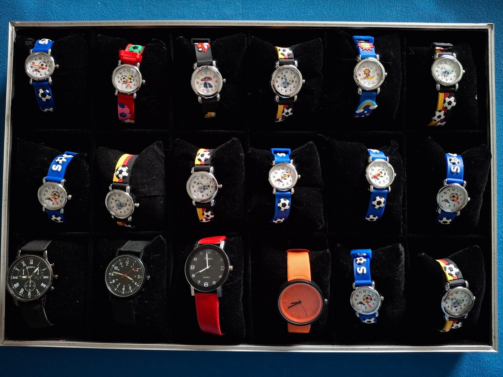 Diverse kinderhorloges en jongens horloges 18 stuks 39.95, Sieraden, Tassen en Uiterlijk, Horloges | Kinderen, Ophalen of Verzenden